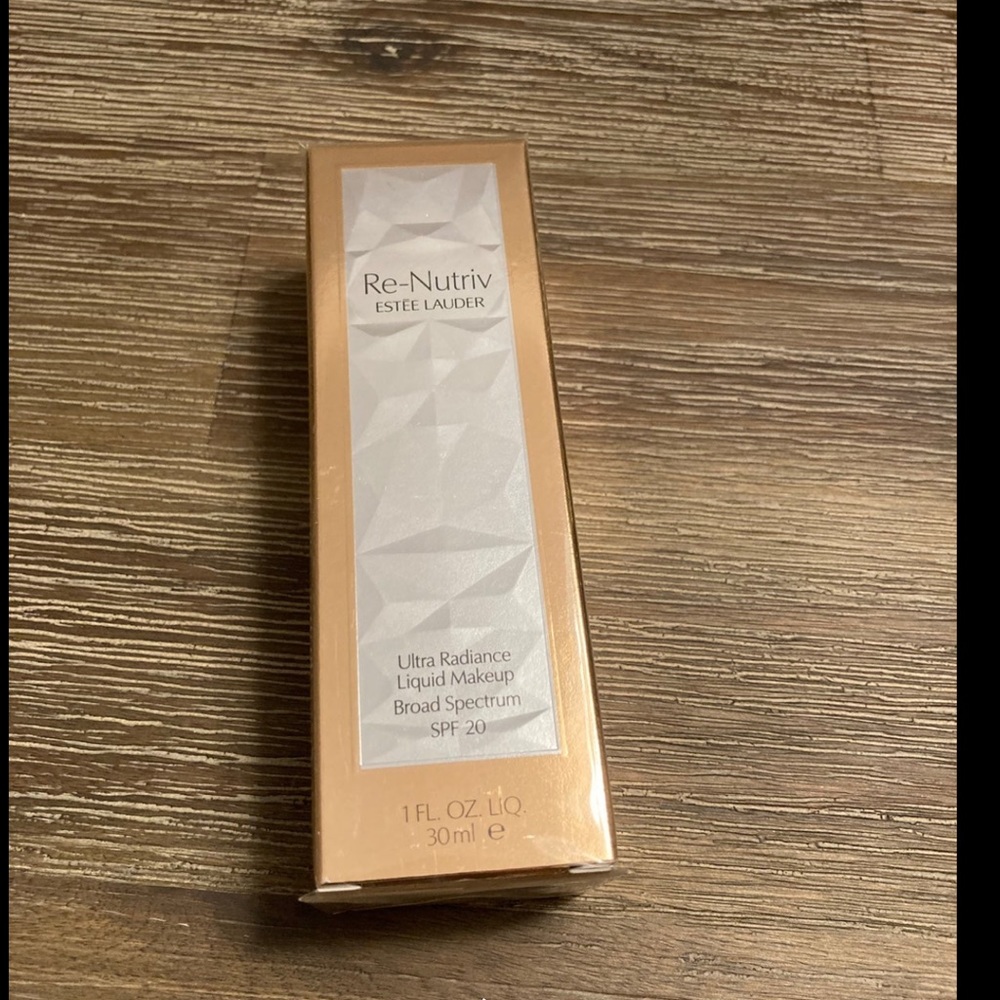 Estée Lauder Re-Nutriv foundation 7w1  deep spice